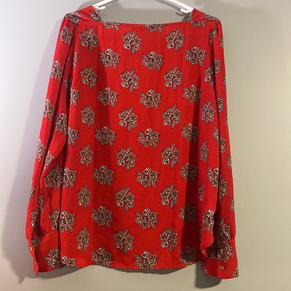 Red patterned loft top - Picture 3 of 3